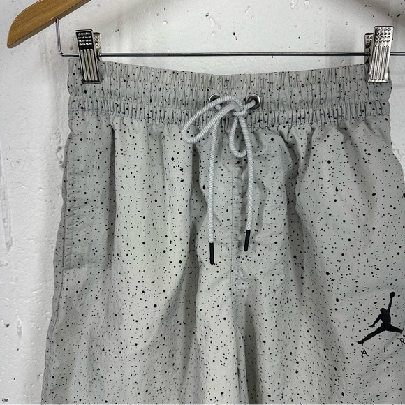 Nike Air Jordan Men’s size XS Gray Poolside Cement Training Shorts - Picture 3 of 13